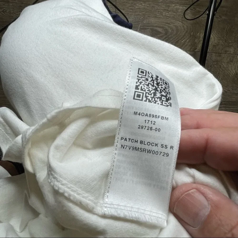 True Religion PATCH BLOCK SS RAGLAN TEE in Size Small‎